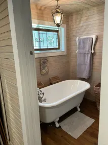 Charming cabin on Lower Grand River — Bayou Pigeon, Louisiana - Image 3