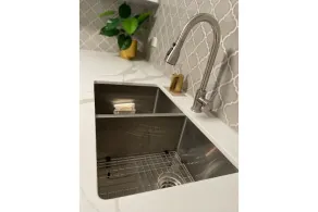 Sea Breeze Cozy Apt. Steps to Beach w/Private PKG - Image 3