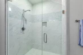 Spacious Penthouse with Luxe Resort Amenities - Image 4