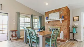 Lakefront 4bd-2ba; Deep water; Large Porch; Sleeps 14; Pet friendly - Image 4