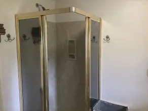 Gemütliche Hütte in den Kiefern!  Schönes Grundstück mit viel Platz! - Image 2