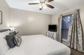 Updated condo in Branson w/ golf course view, sleeps 1-4 - Image 5