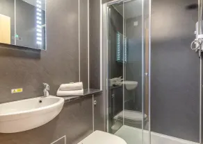 Apartment With Access to Pool, Spa & Soft Play - Image 5