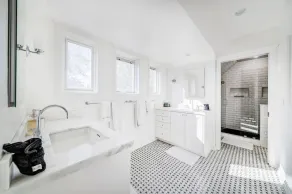 7,000 sqft Luxury Downtown Estate - Hot Tub - Sleeps 18 - 17% Off Monthly Stays - Image 4