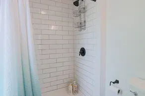 101 Park D · Lovely 2 bedroom 2 bath apartment - Image 3