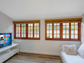 Charming 3BR Inner City Haven Highgate Hill - Image 2