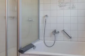 Cozy Apartment \"Baur Nr. 1\" near Salem Castle with Wi-Fi & Balcony; Parking Included - Image 4