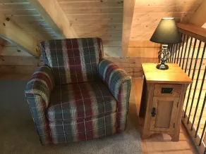 Luxurious Hilltop Log Cabin with Scenic View - Image 3