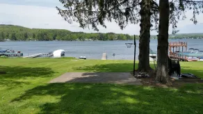 Beautiful cottage in front of the lake - Image 2