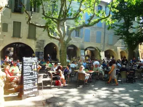 Very quiet terrace with a view, 80m² in Uzes hist. center, 2 bedrooms, AC, WIFI - Image 5