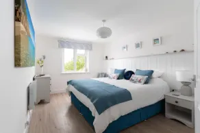 Tide View - stylish apartment with sea views and parking, moments to the beach - Image 3