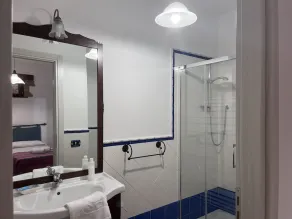 Pool hus förtrollande utomhus och med hisnande vyer - Image 3