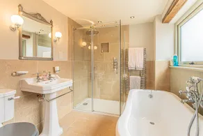 Idyllic Cotswold Barn with Stunning Views, Designer-Chefs kitchen & Hot Tub Hire - Image 3
