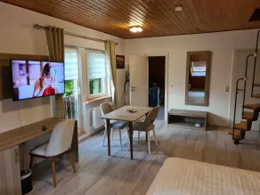 W4, apartment with air conditioning, 2 bedrooms with 4 single beds. - Image 3