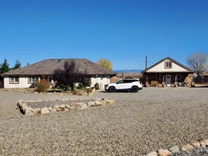 Warm & Cozy Mountain Ranch · Snowbirds Welcome · Sleeps 8 · Near Prescott - Image 2
