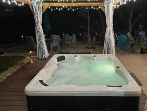 Hot Tub, Pool AND Breakfast who could ask for more - Image 2