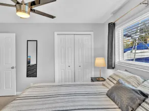 Heated salt water pool, patio, yard, laundry, kayaks, BBQ,hot tub,prime location - Image 4