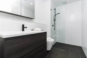 Lovely Sunny 2-bedroom Apartment with Pool and Gym - Image 3