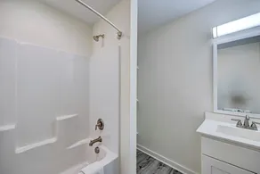 Saltwater Suites, 206 Queen 2nd Floor - Image 3