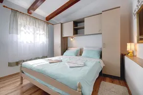 Cheap and nice holiday flat with pool - Image 3