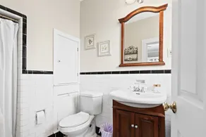 Prime location! Downtown Auburn 2 bedroom open concept Apartment - Image 3