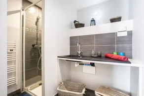 Holiday Apartment L'Eclose Ty Gwen with Private Terrace, Shared Garden – Bike-Friendly & Near GR34 - Image 2