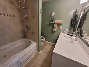 Super convenient 3BR/2BA condo in the heart of town - Image 3