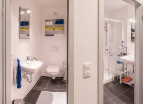 Ferienwohnung für 4 Personen, 2 Schlafzimmer mit Balkon, 60 m² - Image 3
