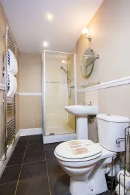 Stunning Holiday Cottage sleeps 8  with a hottub - Image 3