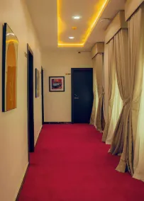 HomeWorth Hotel - Image 4