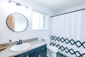 Quiet two story unit with mountain views. 5 min to Sugarhouse - Image 2