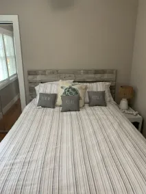 Renovated w/hot tub great sunset view, 5 minute walk to beach - Image 3