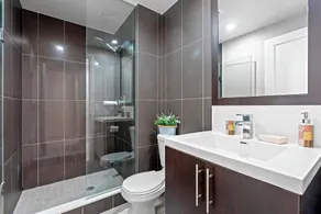 Modern 2Bd 2Ba Skyscraper Free parking - Image 3