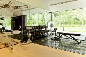 Longcross Waters, Lakes by Yoo, sleeps 10 +4 kids, spa access, 2 dogs welcome - Image 2