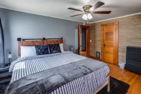 Spacious Home with In Unit Laundry Parking 1GB WiFi & Patio Deck - Image 5