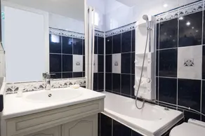 Charming French Riviera villa - 3 bedrooms 2 bathrooms Swimming pool Wifi - Image 2