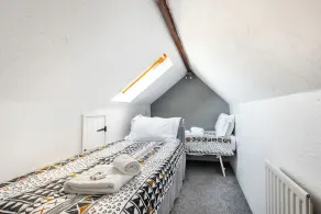 2 Bed cottage, log burner. Pet friendly - 5 mins to nearest beach. - Image 4