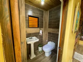 Beautiful Villa with heated Picuzzi and views of the mountains. - Image 3