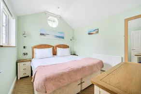 Luxury Cottage with Valley Views A Peaceful Couples Retreat - Image 4