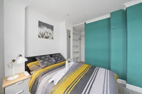 Studio Apartment Green - Image 3