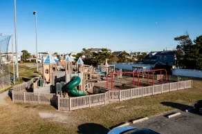 Unbelievable Condo Beach Block Parking - Image 2