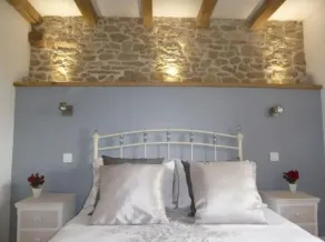 Bella casa con piscina privata e vasca idromassaggio situato in un tranquillo villaggio vicino al lago privato - Image 2