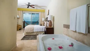 2 Bedroom Oceanfront Penthouse with Resort Amenities - Image 4