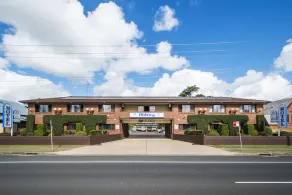 Abbey Motor Inn - Image 2
