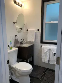 LOGAN SQUARE: Chic, confortable 1er étage 2 BDRM APT! Parking incld! - Image 2