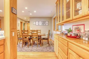 Iron Mountain Spacious Secluded Lodge with Hot Tub & Game Room - Image 3