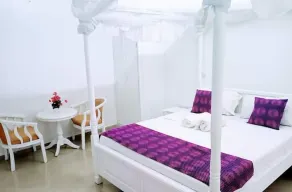 Lux Suites Bustani studio Apartments - Image 5