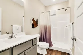 Private Hot Tub! Indoor Pool! Great Location! - Image 4