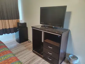 Best Inn & Suites - Image 4