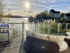 Large 4 Bedroom Lakeside Holiday lodge in the Cotswold. Sleeps 8-10 - Image 2